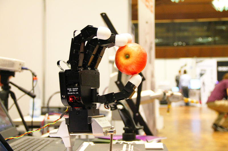 robot_hand_with_apple