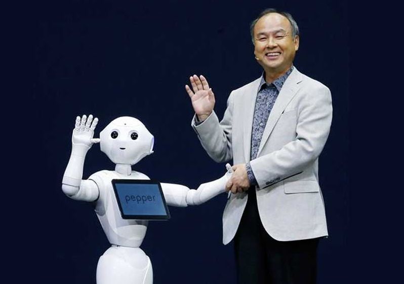 Pepper-and-Softbank-CEO_800_613_80