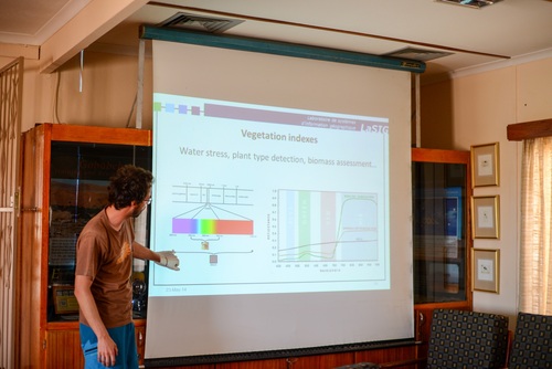 Tim Produit giving a lecture at Gobabeb Research & Training Center on Vegetation Indexes.