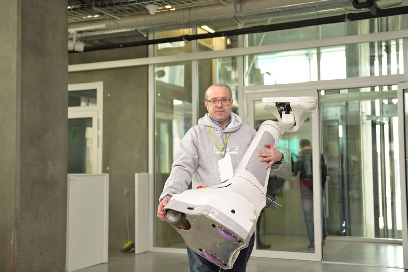 Albert Efimov carries a robot at the 2015 Skolkovo International Robotics Conference. Photo credit: Skolkovo.