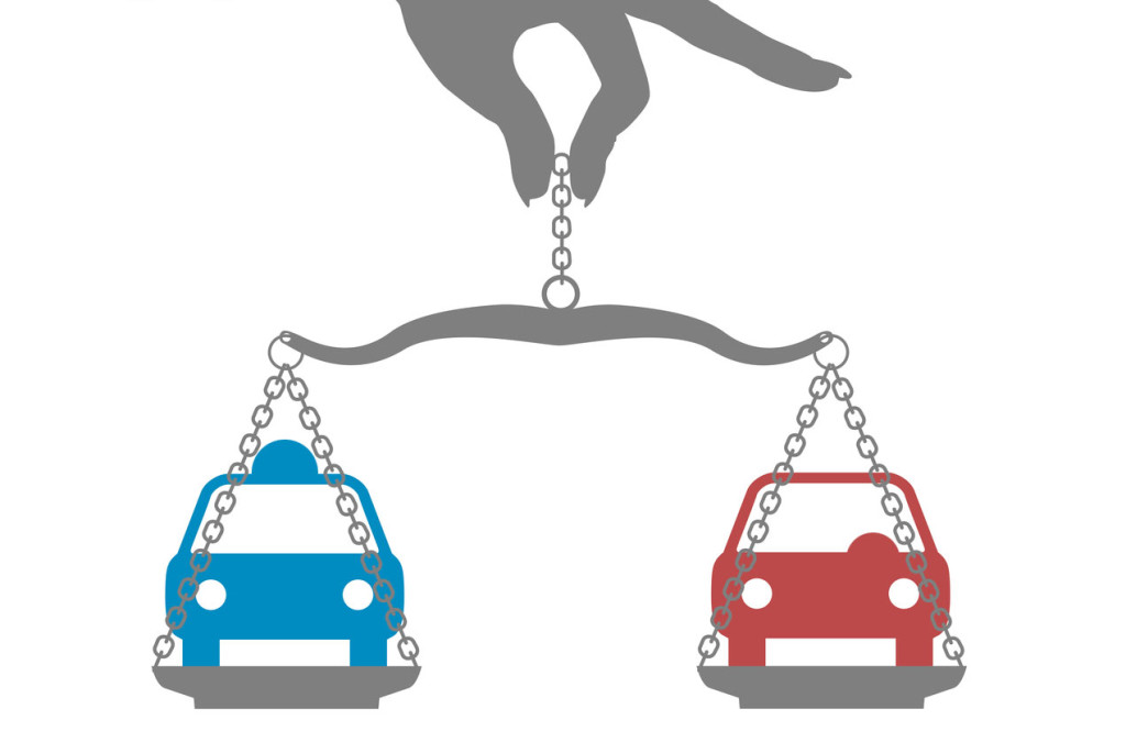 robocar_autonomous_car_vs_traditional_car_scale_weigh_Hand