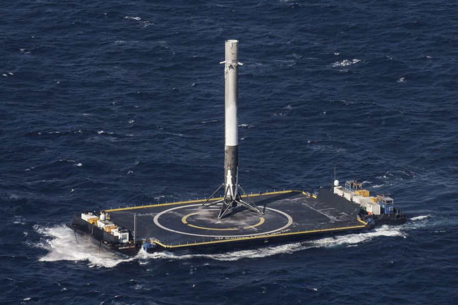 SpaceX Falcon 9 | CRS-8 Dragon landed on the drone barge. Source: SpaceX/flickr