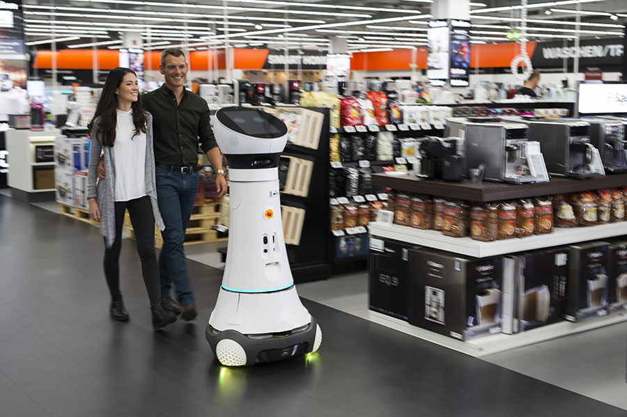 Paul, a member of the Care-O-bot 4 robot family, has been greeting customers in Saturn-Markt Ingolstadt since the end of October 2016 and directing them towards their desired products. Image: Saturn.