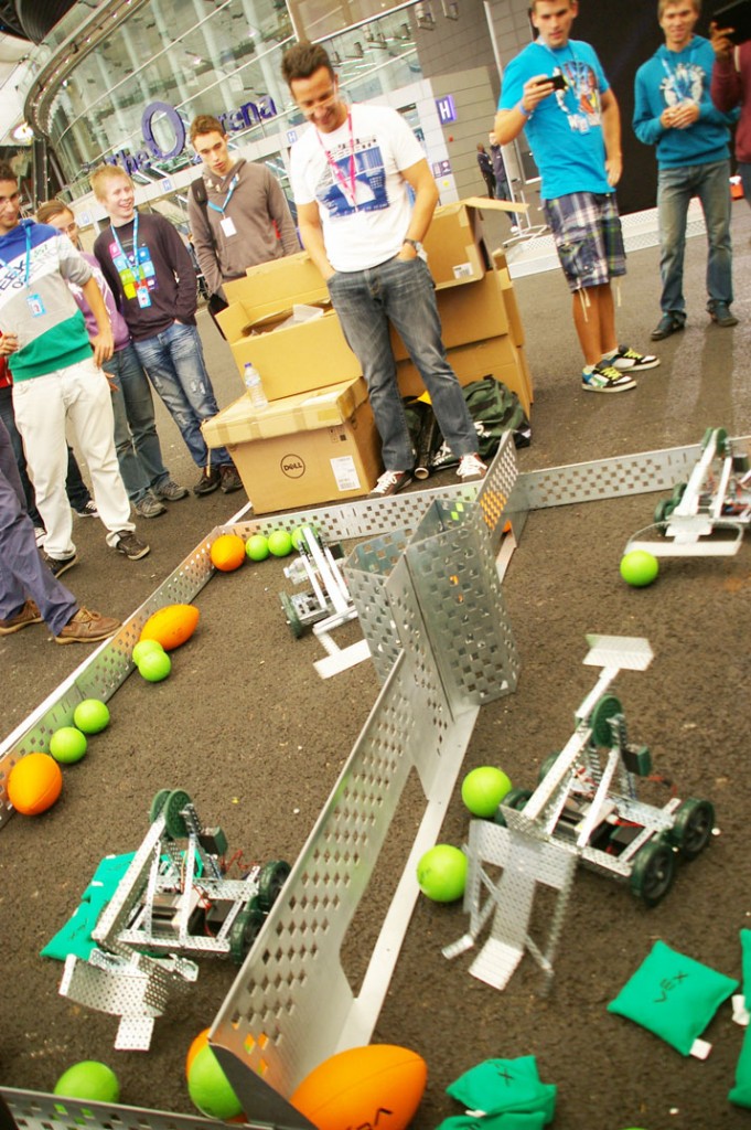 Robot restaurant image
