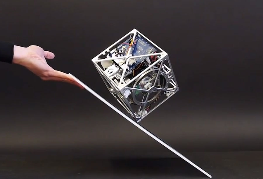 Mit Cube Robots