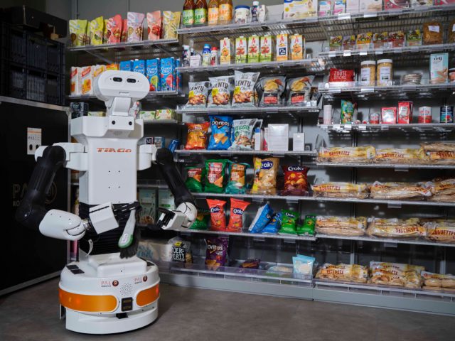 Shelf-stocking robots with independent movement