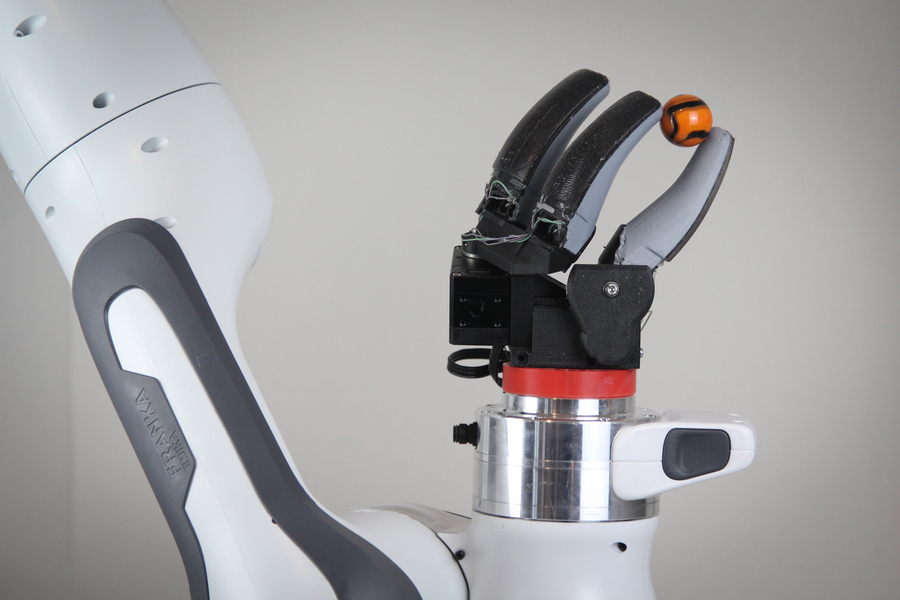 Un sensore a forma di dito consente una robotica più abile