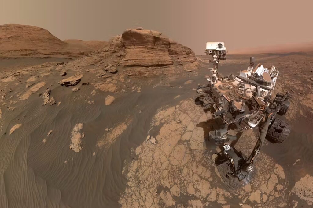 Curiosity Rover Takes Selfie Near Mont Mercou on Mars